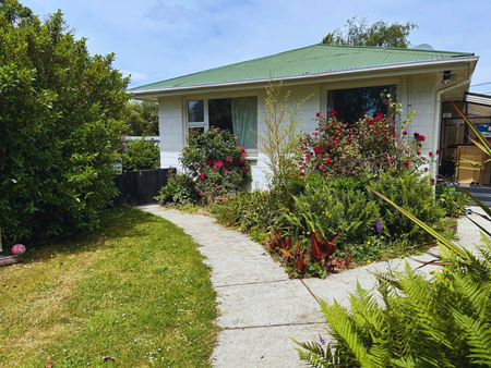 Buy 320 Hoon Hay Rd | $500 per week in NZ. 320 Hoon Hay Rd | $500 per hebdomad -  warm modern-day, available Now!  	  bask a large plot with ample area for children to drama  