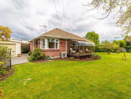 Buy 10 WhiteHall street | $620 weekly in NZ. 10 Whitehall thoroughfare | $620 time period -  broad household home with large subdivision, available Now!  	  comfortable and bright 3 sleeping room 